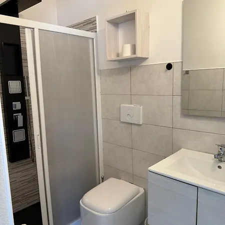 Tosk House דירה *